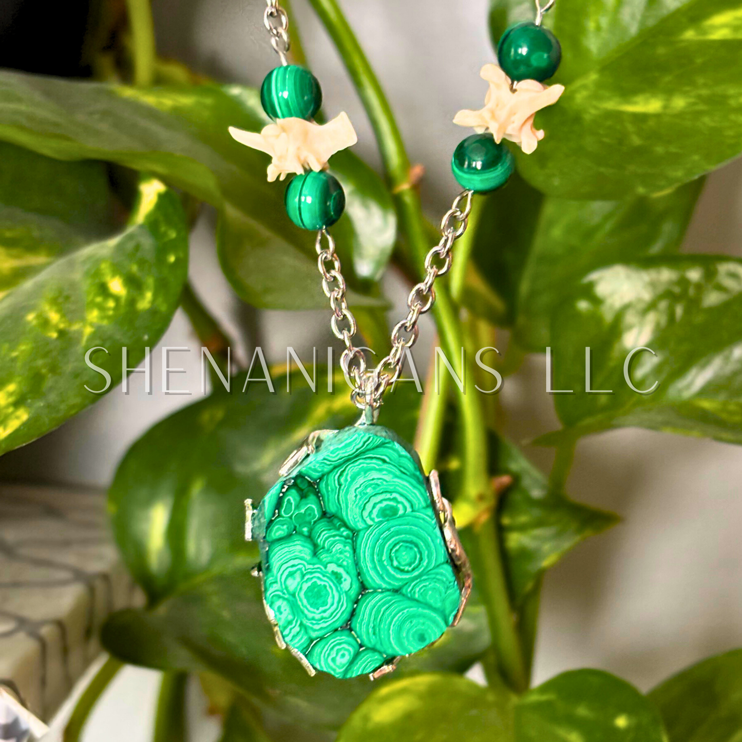 Malachite Slice Pendant – Necklace with Snake Vertebrae & Beads
