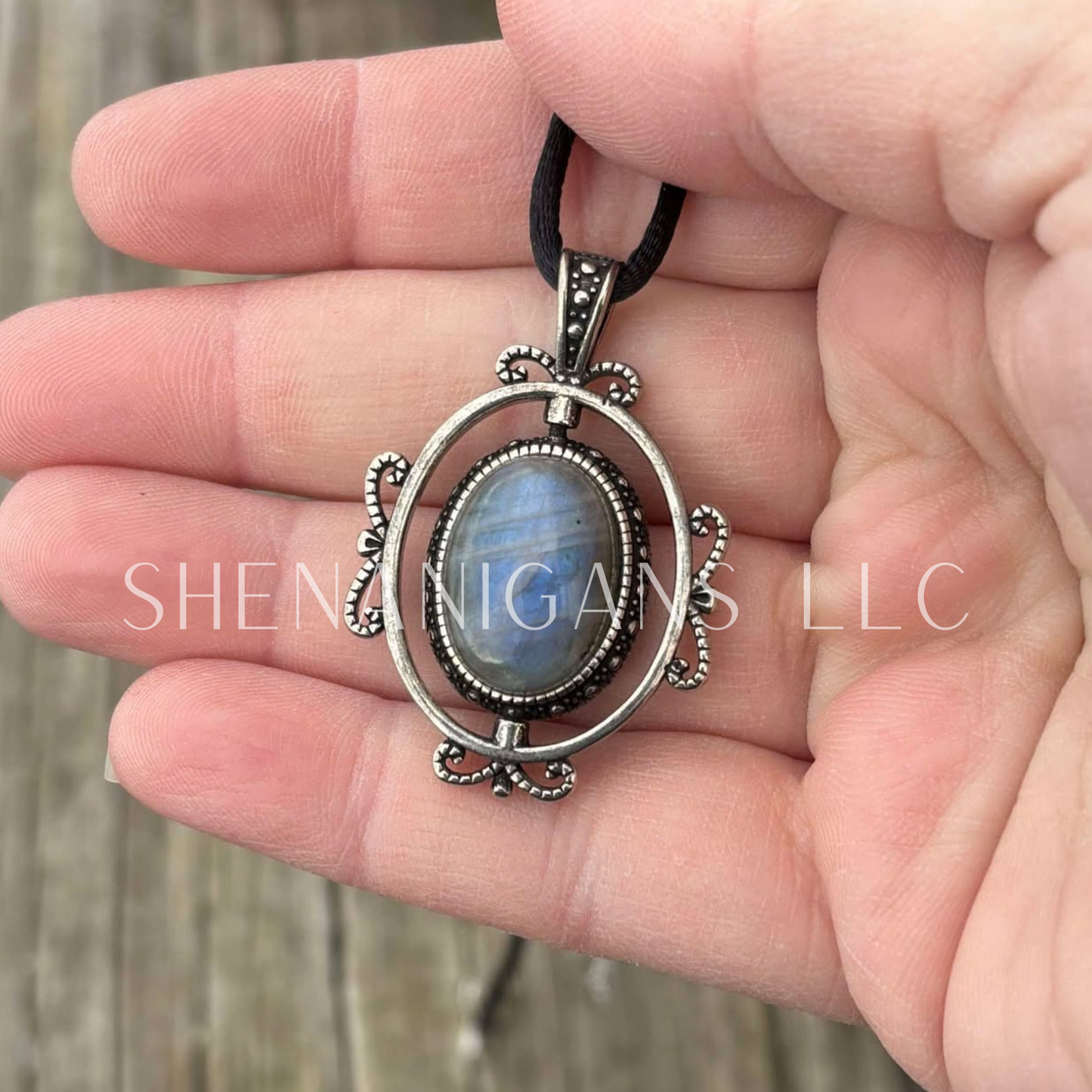 Antiqued Spinning Pendant - Purble/Blue Flash Labradorite