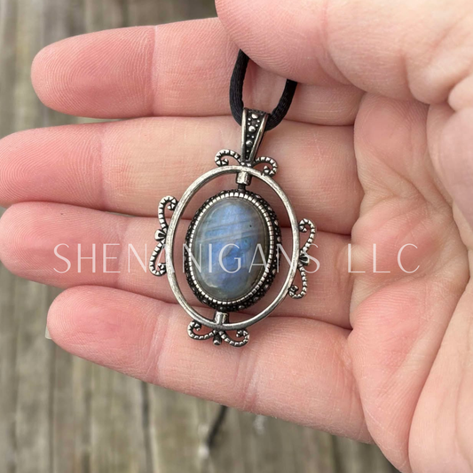 Antiqued Spinning Pendant - Purble/Blue Flash Labradorite