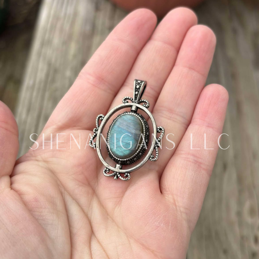 Antiqued Spinning Pendant - Blue/Green Flash Labradorite