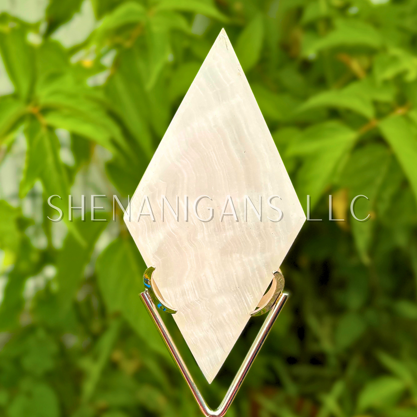Mangano Calcite Kite Diamond on Stand