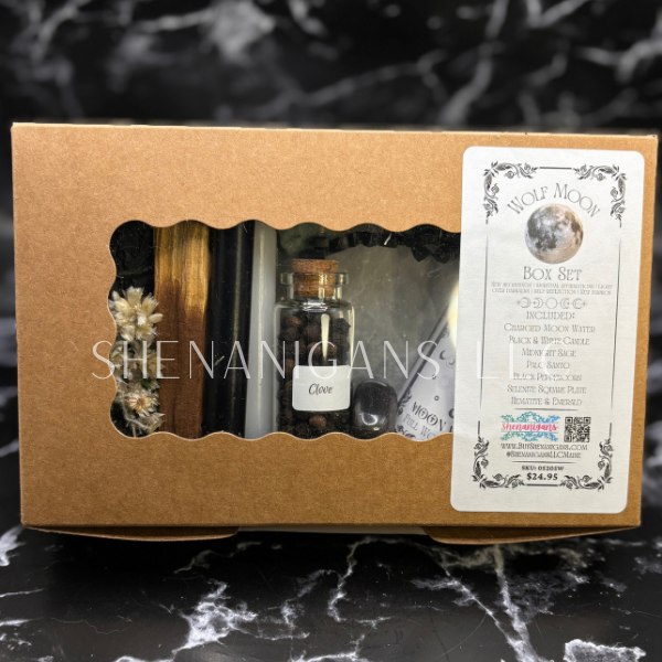 01 Full Moon Box Set - January - Wolf Moon Box Set