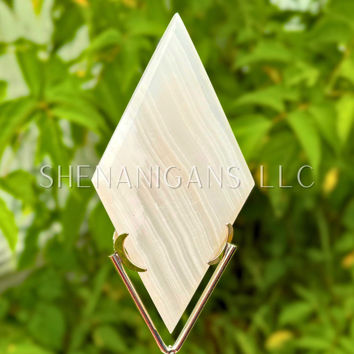 Mangano Calcite Kite Diamond on Stand