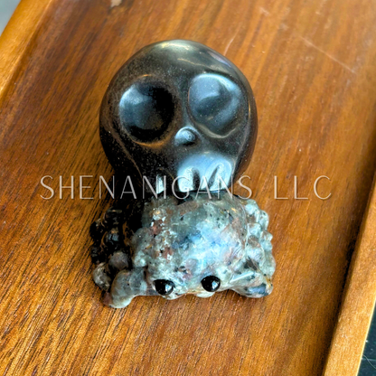 Spider with Silver Sheen Skull - Crystal Carving
