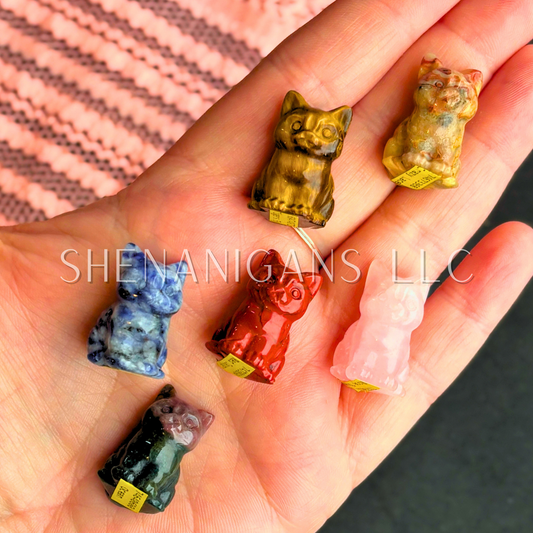 Sitting Cat - Tiny - Crystal Carving